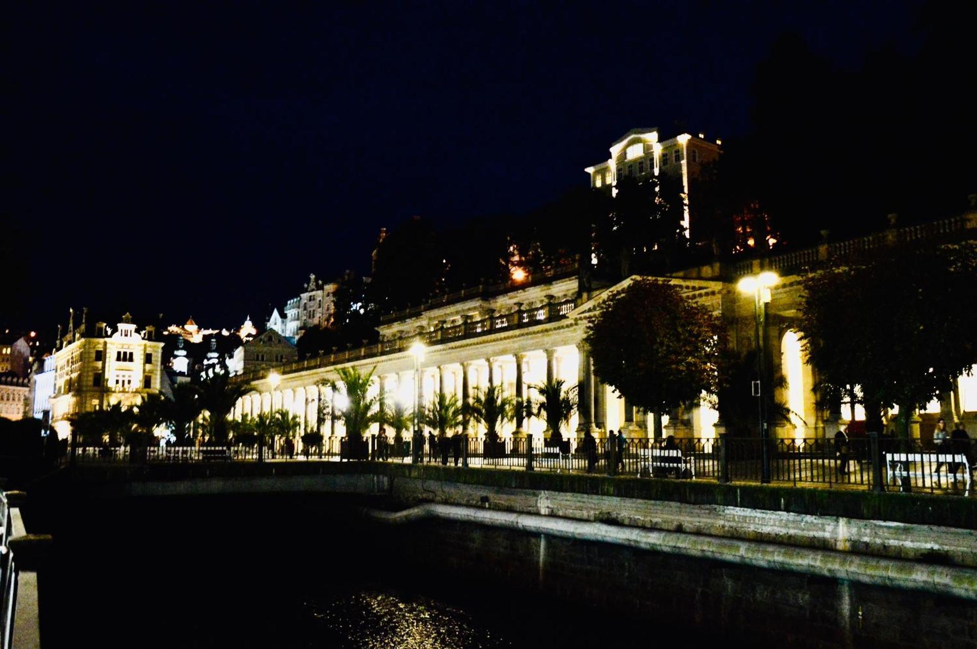 Artflora Kv Premium Lejlighed Karlovy Vary Eksteriør billede