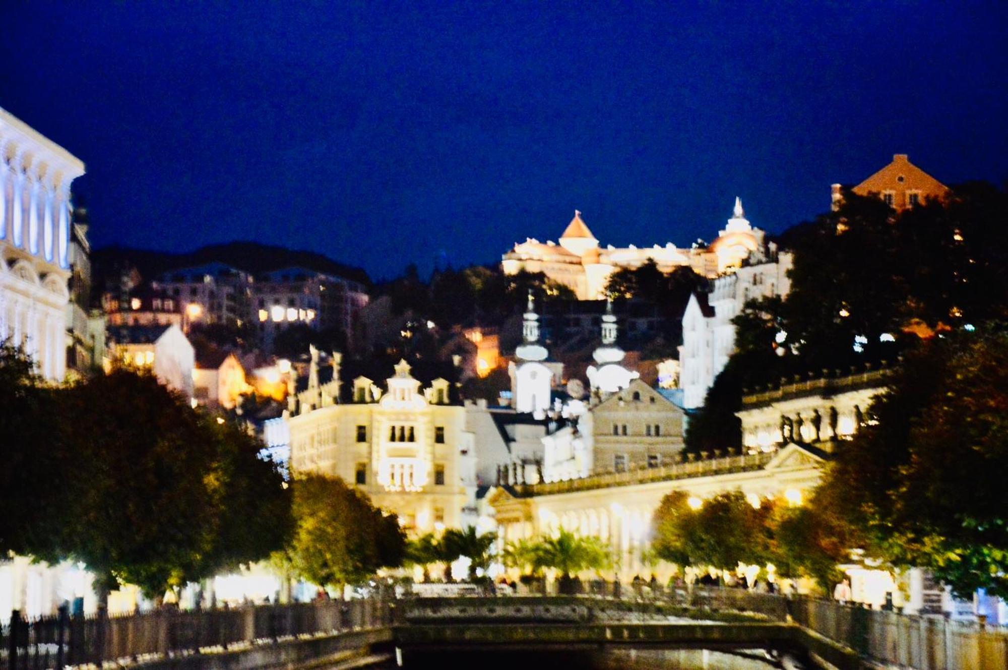 Artflora Kv Premium Lejlighed Karlovy Vary Eksteriør billede